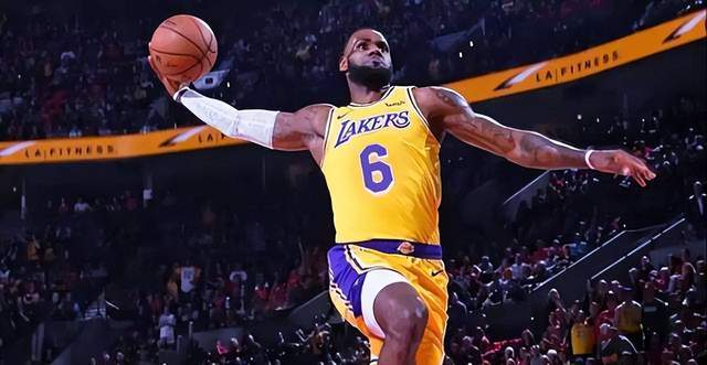 KD30分难救主！凯尔特人三分雨狂轰42分首节，太阳主场沦陷成背景板！