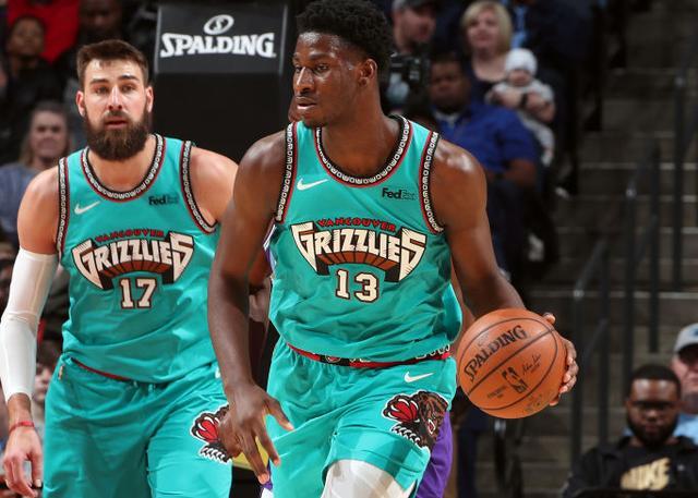 完成英格兰成年代表队首秀，夸安萨获赠纪念帽