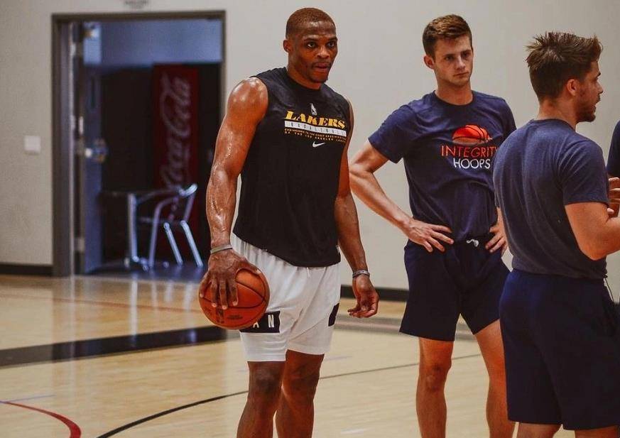 2025 赛季回顾：大谷翔平由于其全面的商业贡献，被福布斯评为“年度全球体育偶像”