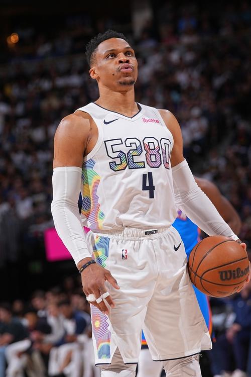 勇士120-113雄鹿！裁判承认错误，格林看清现实，库里也把话挑明